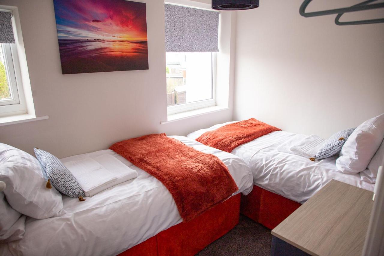 Wave Stays - First Floor Apartment คลีฟลีส์ ภายนอก รูปภาพ